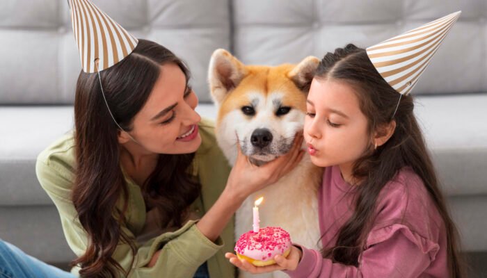 lifestyle-person-creating-content-with-their-pet